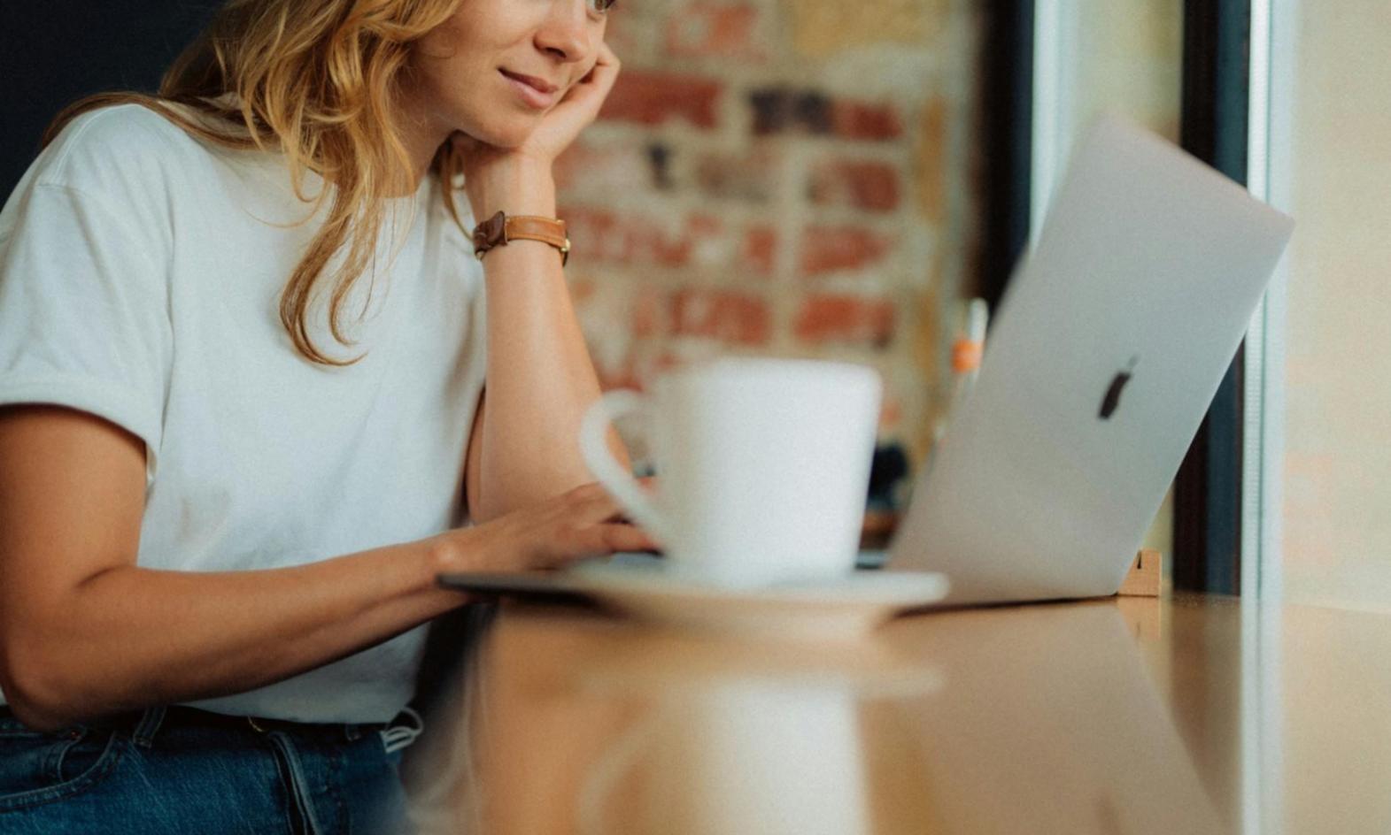 Detailansicht einer Budgetanalyse am Computer